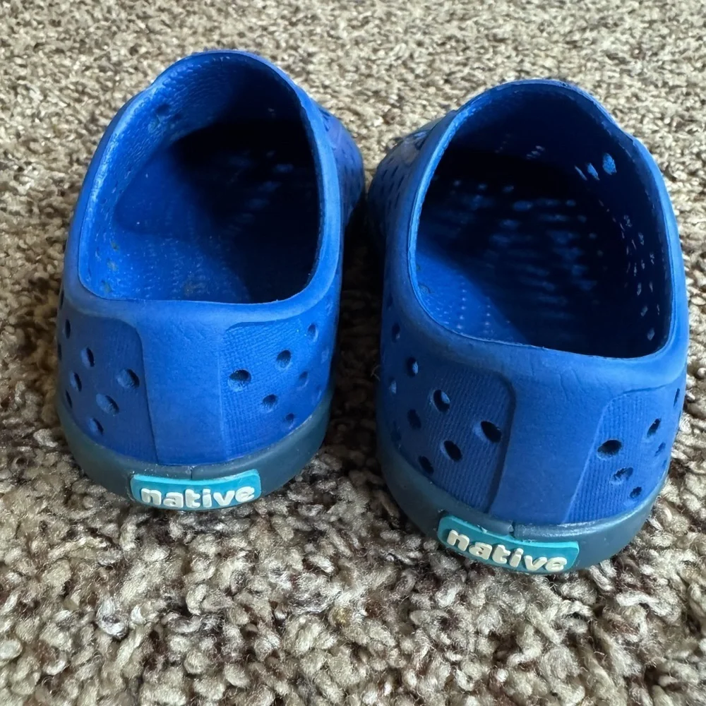 Native Jefferson blue slip on water shoes Size C5